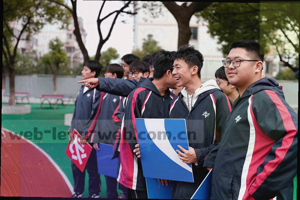 三列并列的内容线组织图，每列标注职责与产出频率